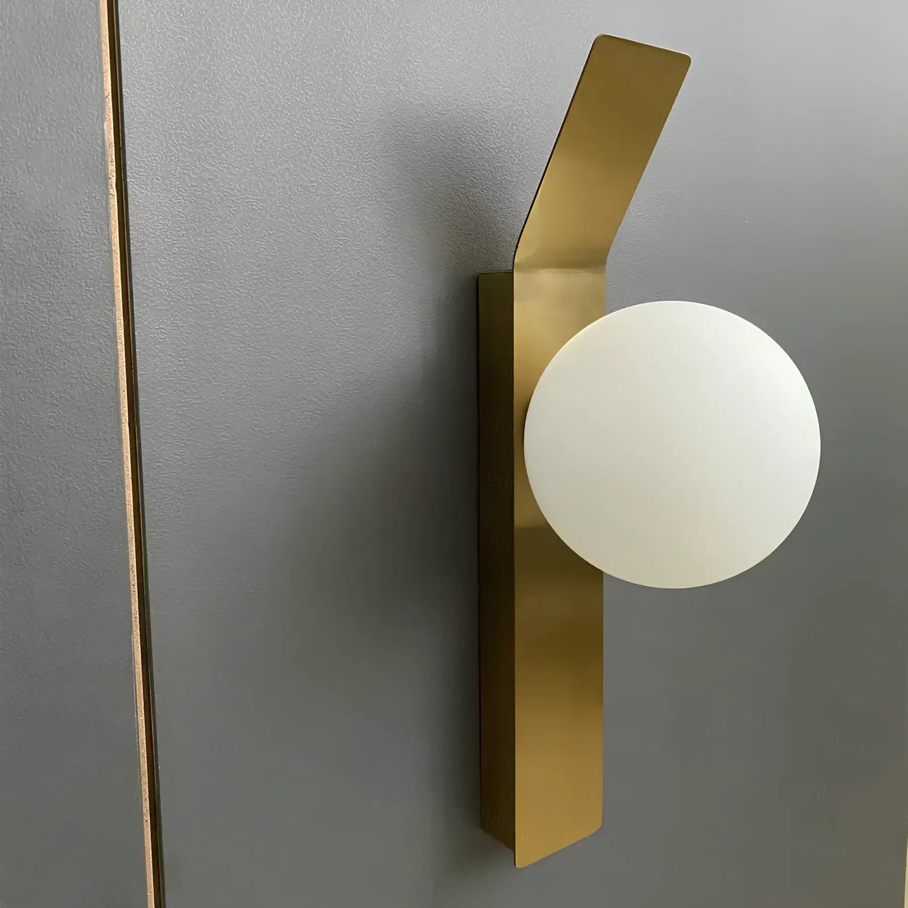 GlowVance Elegante LED Wandleuchte – Einstellbare Helligkeit & Fernbedienung