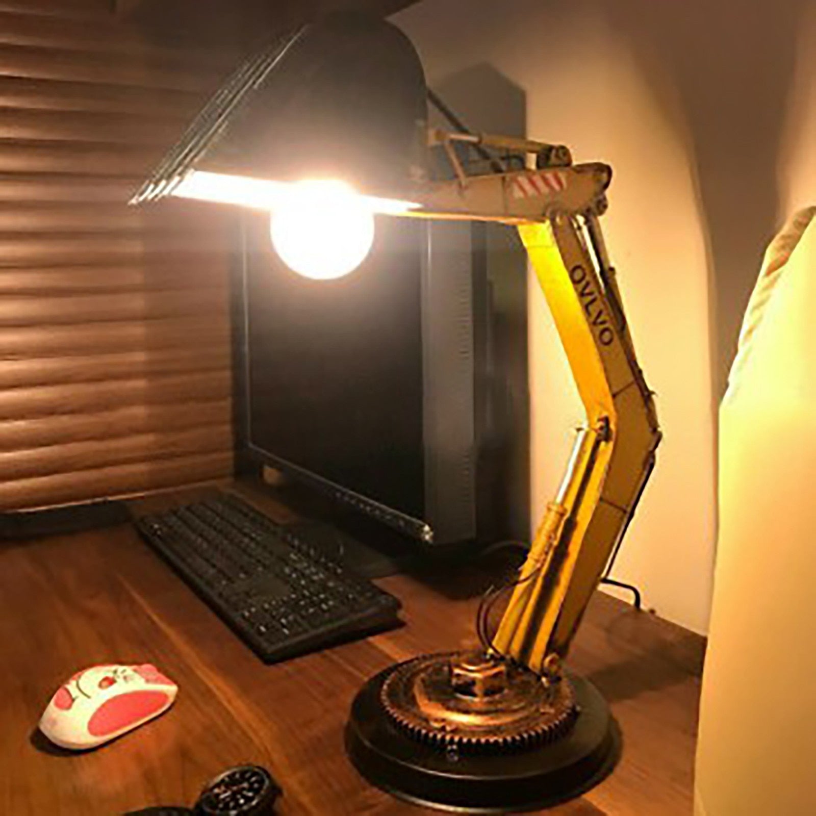 LumoDigger LED Tischlampe – Lustige & Verstellbare Beleuchtung mit Bagger-Design