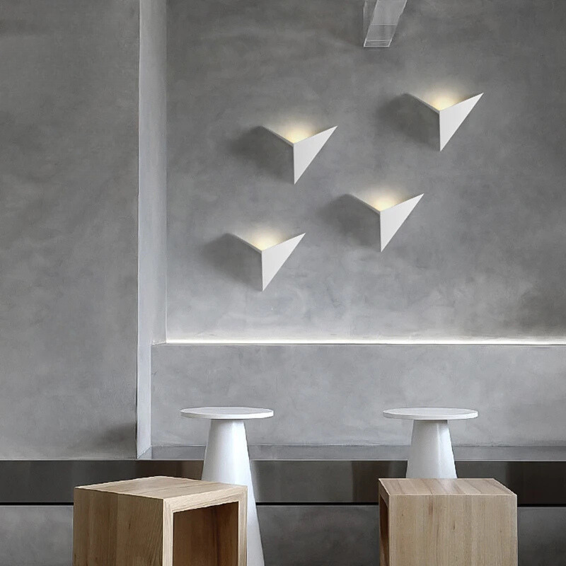 LumiTri - Minimalistische dreieckige Wandleuchte