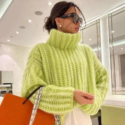 Victoria - Warmer, flauschiger Pullover mit Rollkragen